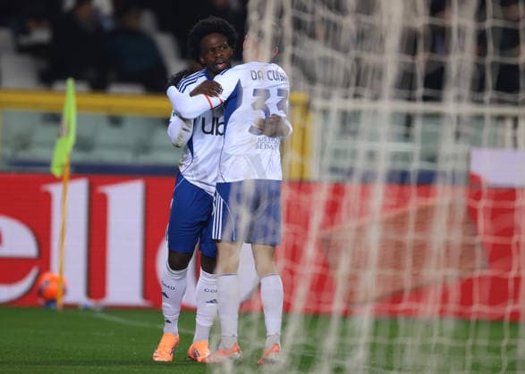 Turin, Italy, 24th November 2025. Jayden Addai of Como 1907 celebrates with team mate Lucas Da Cunha after scoring to give the side a 1-0 lead during the Torino vs Como 1907 Serie A match at Stadio Grande Torino, Turin. Picture credit should read: Jonathan Moscrop Sportimage EDITORIAL USE ONLY. No use with unauthorised audio, video, data, fixture lists, club league logos or live services. Online in-match use limited to 120 images, no video emulation. No use in betting, games or single club league player publications. SPI_037_JM_TORO_COMO SPI-4297-0037