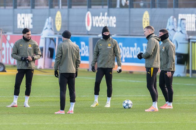 24 11 2025, Football, Season 2025 2026, UCL, Final training Borussia Dortmund, f l Emre Can Borussia Dortmund , Pascal Groß Borussia Dortmund , Julian Brandt Borussia Dortmund , Nico Schlotterbeck Borussia Dortmund , Salih Özcan Borussia Dortmund , Dortmund Training ground BVB NRW Germany xRHR PHOTO DEx Copyright: DennisxEwert RHR-FOTOx RHR-FOTO DE