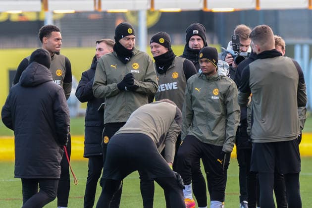 24 11 2025, Football, Season 2025 2026, UCL, Final training Borussia Dortmund, f l Felix Nmecha Borussia Dortmund , Jobe Bellingham Borussia Dortmund , Julian Ryerson Borussia Dortmund , Julien Duranville Borussia Dortmund , Dortmund Training ground BVB NRW Germany xRHR PHOTO DEx Copyright: DennisxEwert RHR-FOTOx RHR-FOTO DE