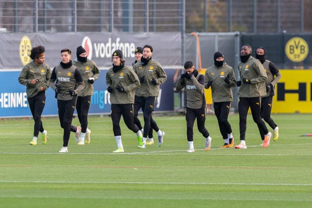 24 11 2025, Football, Season 2025 2026, UCL, Final training Borussia Dortmund, f l Karim Adeyemi Borussia Dortmund , Aaron Anselmino Borussia Dortmund , Julian Brandt Borussia Dortmund , Fabio Silva Borussia Dortmund , Maximilian Beier Borussia Dortmund , Ramy Bensebaini Borussia Dortmund , Yan Couto Borussia Dortmund , Marcel Sabitzer Borussia Dortmund , Serhou Guirassy Borussia Dortmund , Carney Chukwuemeka Borussia Dortmund , Dortmund training ground BVB NRW Germany xRHR PHOTO DEx Copyright: DennisxEwert RHR-FOTOx RHR-FOTO DE