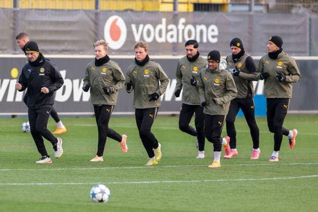 24 11 2025, Football, Season 2025 2026, UCL, Final training Borussia Dortmund, f l Daniel Svensson Borussia Dortmund , Cole Campbell Borussia Dortmund , Emre Can Borussia Dortmund , Julien Duranville Borussia Dortmund , Julian Ryerson Borussia Dortmund , Jobe Bellingham Borussia Dortmund , Dortmund Training ground BVB NRW Germany xRHR PHOTO DEx Copyright: DennisxEwert RHR-FOTOx RHR-FOTO DE