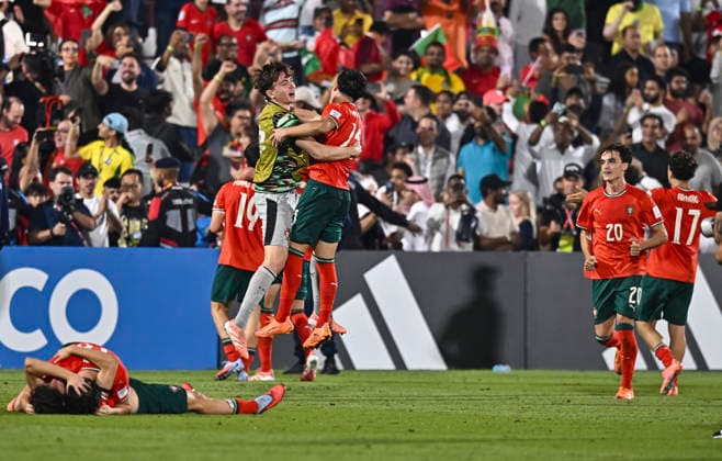 Portugal v Brazil : Semi-final- FIFA U-17 World Cup Qatar 2025 Players of Portugal celebrate victory in the penalty shootout during the FIFA U-17 World Cup Qatar 2025 Semi-final match between Portugal and Brazil in Doha, Qatar, on November 24, 2025. DOHA Qatar Copyright: xNOUSHADxTHEKKAYILx