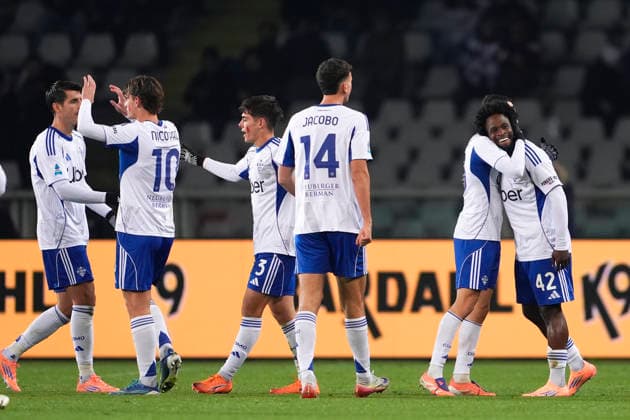 Como™s Jayden Addai celebrates after scoring the 1-2 goal for his team during the Serie A soccer match between Torino Fc and Como at the Stadio Olimpico Grande Torino in Turin, north west Italy - November 24, 2025. - Soccer  Copyright: xFabioxFerrari LaPressex
