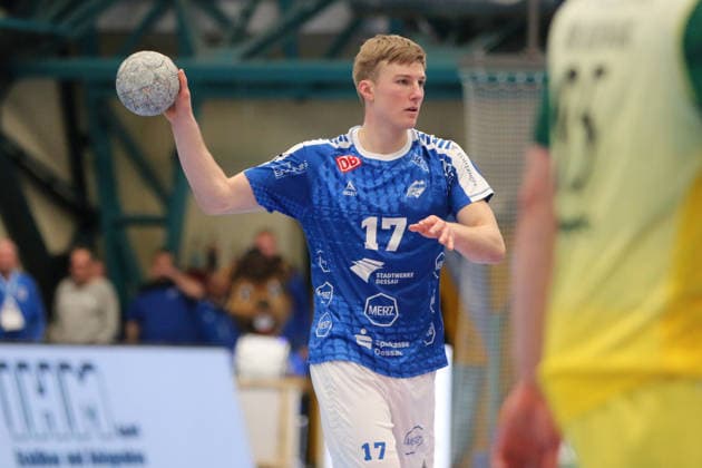 24 11 2025 Handball Men 2025 2026 2 Bundesliga 12 Matchday Dessau Roßlauer HV 06 VfL Eintracht Hagen Anhalt Arena Dessau Luka Baumgart DRHV, blue on the ball Dessau Roßlau Saxony Anhalt Germany