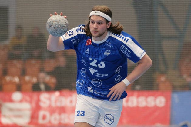 24 11 2025 Handball Men 2025 2026 2 Bundesliga 12 Matchday Dessau Roßlauer HV 06 VfL Eintracht Hagen Anhalt Arena Dessau Mika Schüler DRHV, blue drives the ball forward Dessau Roßlau Sachsen Anhalt Germany