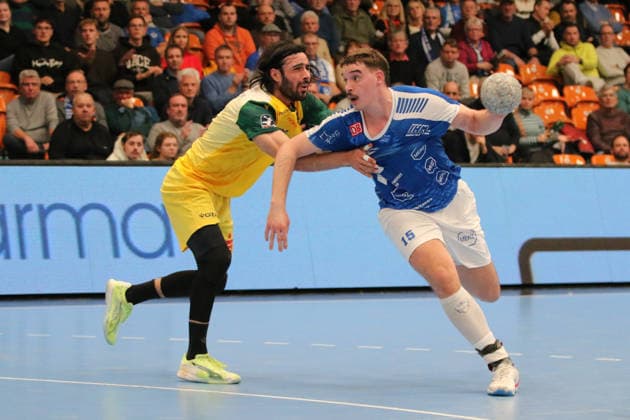 24 11 2025 Handball Men 2025 2026 2 Bundesliga 12 Matchday Dessau Roßlauer HV 06 VfL Eintracht Hagen Anhalt Arena Dessau Marcel Nowak DRHV, blue is attacked by Pouya Norouzinezhad Hagen, yellow Dessau Roßlau Saxony Anhalt Germany