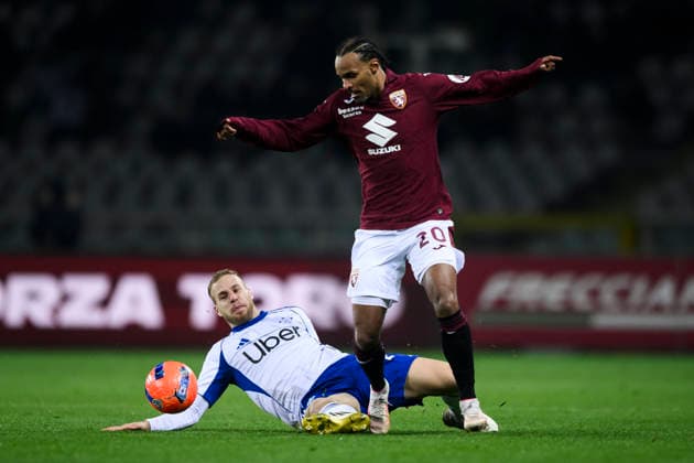 Torino FC v Como 1907 - Serie A Valentino Lazaro of Torino FC is tackled by Ivan Smolcic of Como 1907 during the Serie A football match between Torino FC and Como 1907. Turin Italy Copyright: xNicolòxCampox