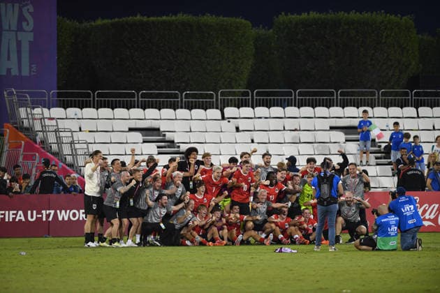 SOCCER - 2025 FIFA U17, U 17 World Cup DOHA,QATAR,24.NOV.25 - SOCCER - FIFA Under 17 World Cup Qatar 2025, Austria vs Italy. Image shows the rejoicing of team AUT.  GEPAxpictures xRanjithxKumar