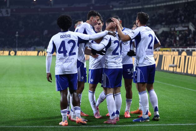 Torino Fc - Como 1907 Martin Baturina of Como 1907 celebrates with his team mates after scoring a goal during the Serie A match beetween Torino Fc and Como 1907 at Stadio Olimpico on November 24, 2025 in Turin, Italy . Torino Stadio Olimpico Italy Copyright: xMarcoxCanonierox