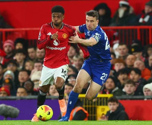 Amad Diallo of Manchester United, ManU and Seamus Coleman of Everton Manchester United v Everton, Premier League, Football, Old Trafford, Manchester, UK - 24 Nov 2025Manchester Old Trafford United Kingdom EDITORIAL USE ONLY No use with unauthorised audio, video, data, fixture lists, club league logos or live services. Online in-match use limited to 120 images, no video emulation. No use in betting, games or single club league player publications.  Copyright: xPaulxCurrie Shutterstockx 15918214an