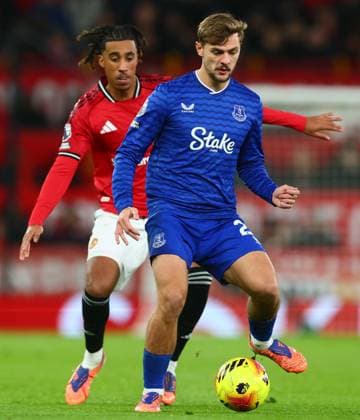 Leny Yoro of Manchester United, ManU and Kiernan Dewsbury-Hall of Everton Manchester United v Everton, Premier League, Football, Old Trafford, Manchester, UK - 24 Nov 2025Manchester Old Trafford United Kingdom EDITORIAL USE ONLY No use with unauthorised audio, video, data, fixture lists, club league logos or live services. Online in-match use limited to 120 images, no video emulation. No use in betting, games or single club league player publications.  Copyright: xPaulxCurrie Shutterstockx 15918214ar