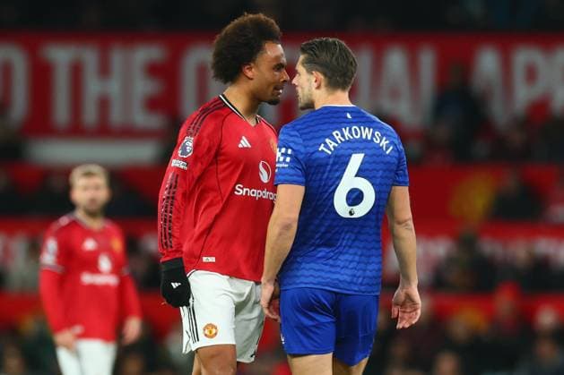 Joshua Zirkzee of Manchester United, ManU and James Tarkowski of Everton clash during the game Manchester United v Everton, Premier League, Football, Old Trafford, Manchester, UK - 24 Nov 2025Manchester Old Trafford United Kingdom EDITORIAL USE ONLY No use with unauthorised audio, video, data, fixture lists, club league logos or live services. Online in-match use limited to 120 images, no video emulation. No use in betting, games or single club league player publications.  Copyright: xPaulxCurrie Shutterstockx 15918214aw