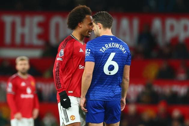 Joshua Zirkzee of Manchester United, ManU and James Tarkowski of Everton clash during the game Manchester United v Everton, Premier League, Football, Old Trafford, Manchester, UK - 24 Nov 2025Manchester Old Trafford United Kingdom EDITORIAL USE ONLY No use with unauthorised audio, video, data, fixture lists, club league logos or live services. Online in-match use limited to 120 images, no video emulation. No use in betting, games or single club league player publications.  Copyright: xPaulxCurrie Shutterstockx 15918214az