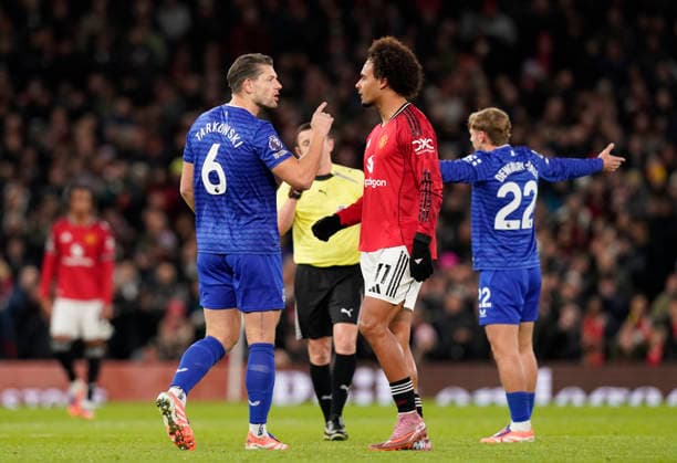 Manchester, England, 24th November 2025. James Tarkowski of Everton (l) is confronted by Joshua Zirkzee of Manchester United, ManU (r) during the Manchester United vs Everton Premier League match at Old Trafford, Manchester. Picture credit should read: Andrew Yates Sportimage EDITORIAL USE ONLY. No use with unauthorised audio, video, data, fixture lists, club league logos or live services. Online in-match use limited to 120 images, no video emulation. No use in betting, games or single club league player publications. SPI_026_AY_Manchester_Utd_Everton SPI-4308-0025