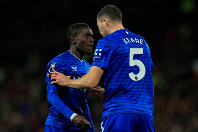Manchester United, ManU v Everton Premier League 24 11 2025. Idrissa Gueye (27) of Everton argues with Michael Keane (5) of Everton and bis sent off during the Premier League match between Manchester United and Everton at Old Trafford, Manchester, England on 24 November 2025. Manchester Old Trafford Greater Manchester England Editorial use only DataCo restrictions apply See www.football-dataco.com , Copyright: xConorxMolloyx PSI-23262-0032