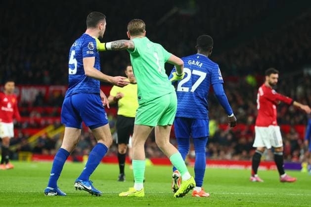 Idrissa Gueye of Everton is sent off after clashing with Michael Keane of Everton Manchester United, ManU v Everton, Premier League, Football, Old Trafford, Manchester, UK - 24 Nov 2025Manchester Old Trafford United Kingdom EDITORIAL USE ONLY No use with unauthorised audio, video, data, fixture lists, club league logos or live services. Online in-match use limited to 120 images, no video emulation. No use in betting, games or single club league player publications.  Copyright: xPaulxCurrie Shutterstockx 15918214bc
