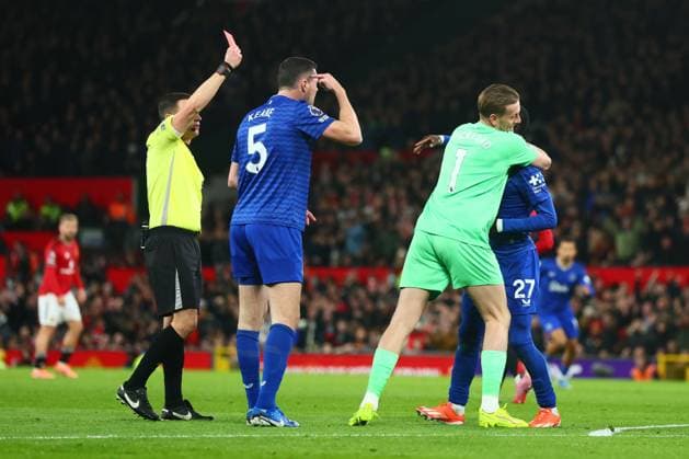 Idrissa Gueye of Everton is sent off after clashing with Michael Keane of Everton Manchester United, ManU v Everton, Premier League, Football, Old Trafford, Manchester, UK - 24 Nov 2025Manchester Old Trafford United Kingdom EDITORIAL USE ONLY No use with unauthorised audio, video, data, fixture lists, club league logos or live services. Online in-match use limited to 120 images, no video emulation. No use in betting, games or single club league player publications.  Copyright: xPaulxCurrie Shutterstockx 15918214bm