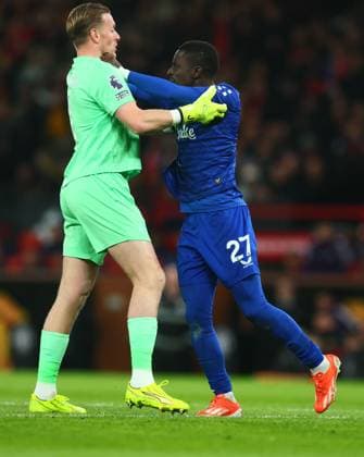 Idrissa Gueye of Everton is sent off after clashing with Michael Keane of Everton Manchester United, ManU v Everton, Premier League, Football, Old Trafford, Manchester, UK - 24 Nov 2025Manchester Old Trafford United Kingdom EDITORIAL USE ONLY No use with unauthorised audio, video, data, fixture lists, club league logos or live services. Online in-match use limited to 120 images, no video emulation. No use in betting, games or single club league player publications. Copyright: xPaulxCurrie Shutterstockx 15918214bq