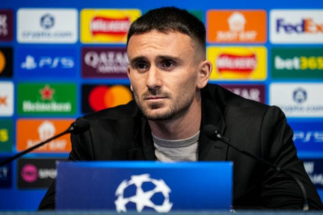 MANCHESTER, ENGLAND - NOVEMBER 24: Aleix Garcia of Bayer 04 Leverkusen during a press conference, PK, Pressekonferenz ahead of the UEFA Champions League 2025 26 League Phase MD5 match between Manchester City and Bayer 04 Leverkusen at the City of Manchester Stadium on November 24, 2025 in Manchester, England. (Photo by Rene Nijhuis) SPO  Copyright: xRenexNijhuis