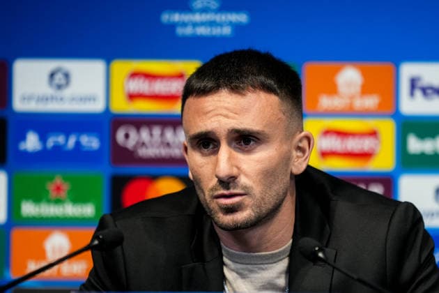 MANCHESTER, ENGLAND - NOVEMBER 24: Aleix Garcia of Bayer 04 Leverkusen during a press conference, PK, Pressekonferenz ahead of the UEFA Champions League 2025 26 League Phase MD5 match between Manchester City and Bayer 04 Leverkusen at the City of Manchester Stadium on November 24, 2025 in Manchester, England. (Photo by Rene Nijhuis) SPO  Copyright: xRenexNijhuis