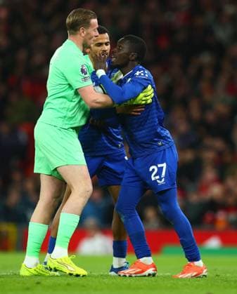 Idrissa Gueye of Everton is sent off after clashing with Michael Keane of Everton Manchester United, ManU v Everton, Premier League, Football, Old Trafford, Manchester, UK - 24 Nov 2025Manchester Old Trafford United Kingdom EDITORIAL USE ONLY No use with unauthorised audio, video, data, fixture lists, club league logos or live services. Online in-match use limited to 120 images, no video emulation. No use in betting, games or single club league player publications. Copyright: xPaulxCurrie Shutterstockx 15918214ca