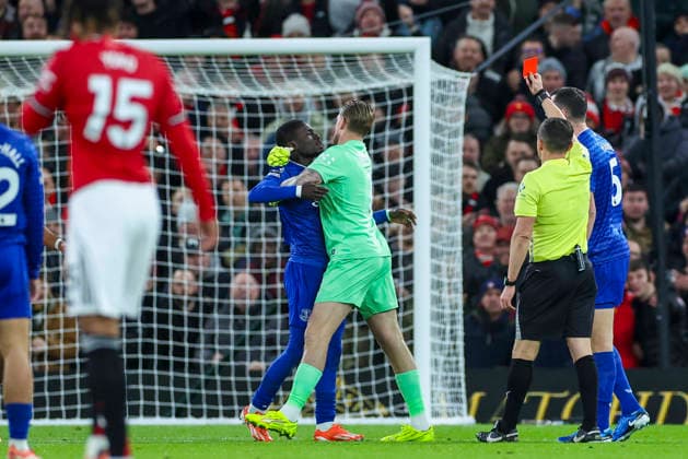 Football, England, Everton FC, Idrissa Gueye sees red card after assault on team-mate