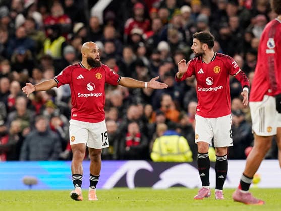Manchester, England, 24th November 2025. Bryan Mbeumo of Manchester United, ManU (l) and Bruno Fernandes of Manchester United (r) discuss following the Everton first goal during the Manchester United vs Everton Premier League match at Old Trafford, Manchester. Picture credit should read: Andrew Yates Sportimage EDITORIAL USE ONLY. No use with unauthorised audio, video, data, fixture lists, club league logos or live services. Online in-match use limited to 120 images, no video emulation. No use in betting, games or single club league player publications. SPI_050_AY_Manchester_Utd_Everton SPI-4308-0049