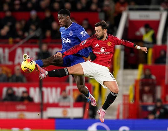 Manchester, England, 24th November 2025. Thierno Barry of Everton (l) challenges with Bruno Fernandes of Manchester United, ManU (r) during the Manchester United vs Everton Premier League match at Old Trafford, Manchester. Picture credit should read: Andrew Yates Sportimage EDITORIAL USE ONLY. No use with unauthorised audio, video, data, fixture lists, club league logos or live services. Online in-match use limited to 120 images, no video emulation. No use in betting, games or single club league player publications. SPI_052_AY_Manchester_Utd_Everton SPI-4308-0052