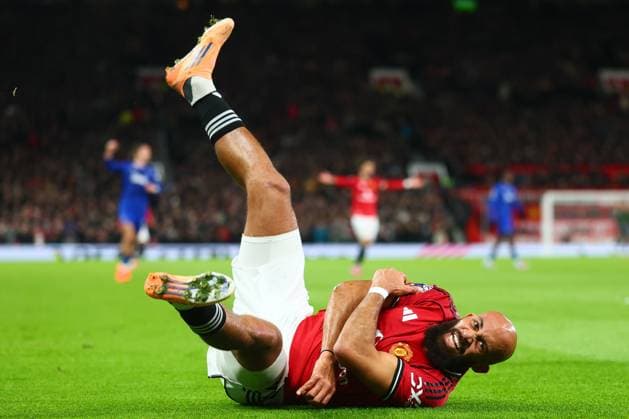 Bryan Mbeumo of Manchester United, ManU looks dejected Manchester United v Everton, Premier League, Football, Old Trafford, Manchester, UK - 24 Nov 2025Manchester Old Trafford United Kingdom EDITORIAL USE ONLY No use with unauthorised audio, video, data, fixture lists, club league logos or live services. Online in-match use limited to 120 images, no video emulation. No use in betting, games or single club league player publications. Copyright: xPaulxCurrie Shutterstockx 15918214ct