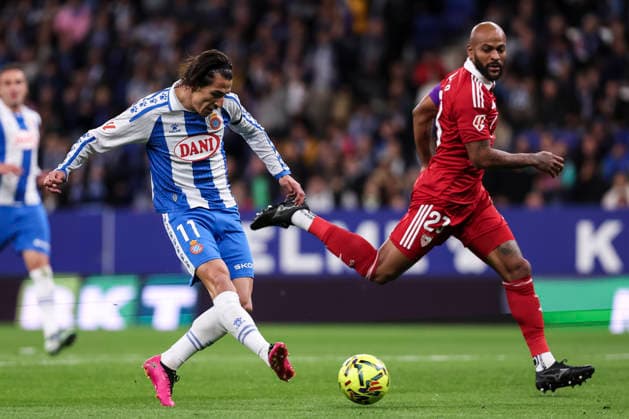 November 24, 2025, Cornella, Barcelona, SPAIN: Pere Milla of RCD Espanyol shoots during the Spanish league, La Liga EA Sports, football match played between RCD Espanyol and Sevilla FC at RCDE Stadium on November 24, 2025 in Cornella, Barcelona, Spain. Cornella SPAIN - ZUMAa181 20251124_zaa_a181_052 Copyright: xJavierxBorregox
