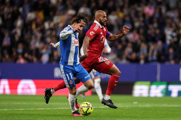 November 24, 2025, Cornella, Barcelona, SPAIN: Pere Milla of RCD Espanyol and Marcao of Sevilla FC compete for the ball during the Spanish league, La Liga EA Sports, football match played between RCD Espanyol and Sevilla FC at RCDE Stadium on November 24, 2025 in Cornella, Barcelona, Spain. Cornella SPAIN - ZUMAa181 20251124_zaa_a181_055 Copyright: xJavierxBorregox