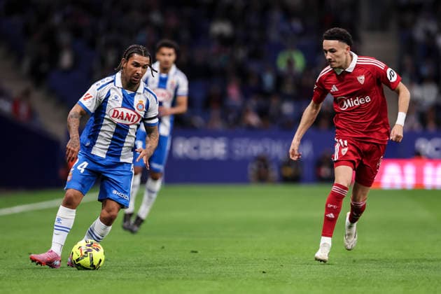 November 24, 2025, Cornella, Barcelona, SPAIN: Tyrhys Dolan of RCD Espanyol and Ruben Vargas of Sevilla FC in action during the Spanish league, La Liga EA Sports, football match played between RCD Espanyol and Sevilla FC at RCDE Stadium on November 24, 2025 in Cornella, Barcelona, Spain. Cornella SPAIN - ZUMAa181 20251124_zaa_a181_056 Copyright: xJavierxBorregox