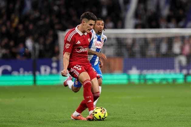 November 24, 2025, Cornella, Barcelona, SPAIN: Andres Castrin of Sevilla FC in action during the Spanish league, La Liga EA Sports, football match played between RCD Espanyol and Sevilla FC at RCDE Stadium on November 24, 2025 in Cornella, Barcelona, Spain. Cornella SPAIN - ZUMAa181 20251124_zaa_a181_060 Copyright: xJavierxBorregox