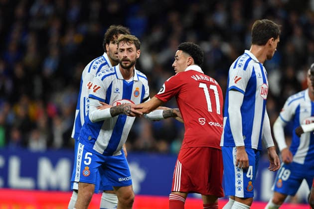 RCD ESPANYOL v SEVILLA FC. RCDE STADIUM BARCELONA. November 24,2025 RCD ESPANYOL vs SEVILLA FC November 24,2025 Calero (5) of RCD Espanyol vies with Vargas (11) of Sevilla FC during the match between RCD Espanyol and Sevilla FC corresponding to the thirteen day of La Liga EA Sports at RCDE Stadium in Barcelona, Spain. Cornella El Prat ESP Copyright: xS.xRosx
