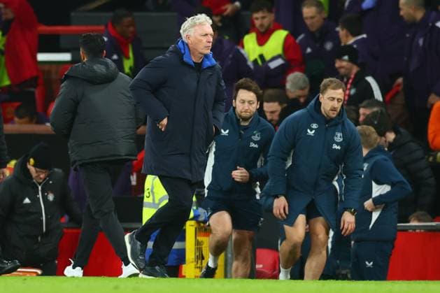 Everton manager David Moyes runs off at half time Manchester United, ManU v Everton, Premier League, Football, Old Trafford, Manchester, UK - 24 Nov 2025Manchester Old Trafford United Kingdom EDITORIAL USE ONLY No use with unauthorised audio, video, data, fixture lists, club league logos or live services. Online in-match use limited to 120 images, no video emulation. No use in betting, games or single club league player publications. Copyright: xPaulxCurrie Shutterstockx 15918214da