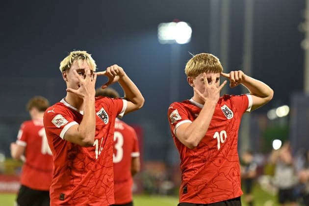 SOCCER - 2025 FIFA U17, U 17 World Cup DOHA,QATAR,24.NOV.25 - SOCCER - FIFA Under 17 World Cup Qatar 2025, Austria vs Italy. Image shows the rejoicing of Daniel Frauscher and Johannes Moser (AUT).  GEPAxpictures xRanjithxKumar