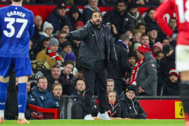 Manchester United, ManU v Everton, Premier League Manchester United Manager Head Coach Ruben Amorim reacts and gestures during the Manchester United v Everton Premier League match at Old Trafford, Manchester, England on 24 November 2025 Credit: Phil Duncan Every Second Media Editorial use only. All images are copyright Every Second Media Limited. No images may be reproduced without prior permission. All rights reserved. Premier League and Football League images are subject to licensing agreements with Football DataCo Limited. see https: www.football-dataco.com Copyright: xIMAGO EveryxSecondxMediax ESM-1675-0056 PhilxDuncanx xEveryxSecondxMediax