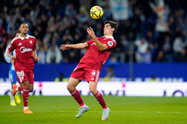 ESP: RCD Espanyol - Sevilla FC. La Liga EA Sports. Date 13 Juanlu Sanchez of Sevilla FC during the La Liga EA Sports match between RCD Espanyol and Sevilla FC played at RCDE Stadium on November 24, 2025 in Barcelona, Spain. kpng Copyright: xSergioxRuizx xPRESSINx PS_251124_ESP_SEV_022