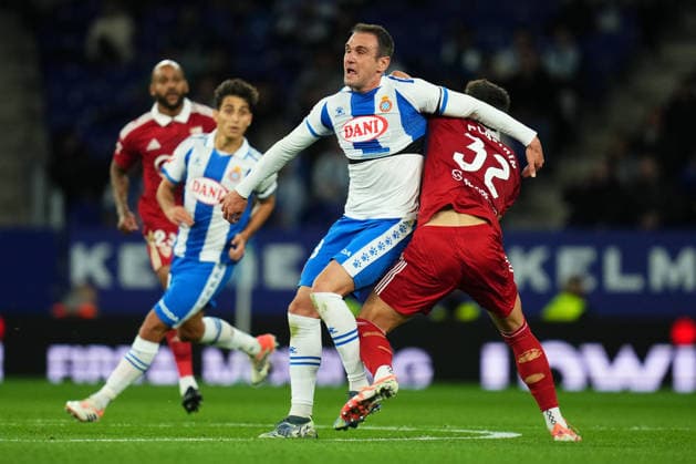 ESP: RCD Espanyol - Sevilla FC. La Liga EA Sports. Date 13 Kike Garcia of RCD Espanyol and Andres Castrin of Sevilla FC during the La Liga EA Sports match between RCD Espanyol and Sevilla FC played at RCDE Stadium on November 24, 2025 in Barcelona, Spain. kpng Copyright: xBaguxBlancox xPRESSINx PS_242224_ESP_SEV_2526_1347