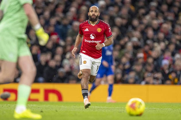 MANCHESTER, ENGLAND, NOV 24: Brian Mbeumo of Manchester United, ManU in action during the Premier League match between Manchester United and Everton at Old Trafford on November 24, 2025 in Manchester, England. Copyright: xWillxPalmer SPPx Sportspressphoto_SPR65868