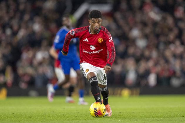 MANCHESTER, ENGLAND, NOV 24: Amad Diallo of Manchester United, ManU controls the ball during the Premier League match between Manchester United and Everton at Old Trafford on November 24, 2025 in Manchester, England. Copyright: xWillxPalmer SPPx Sportspressphoto_SPR65872