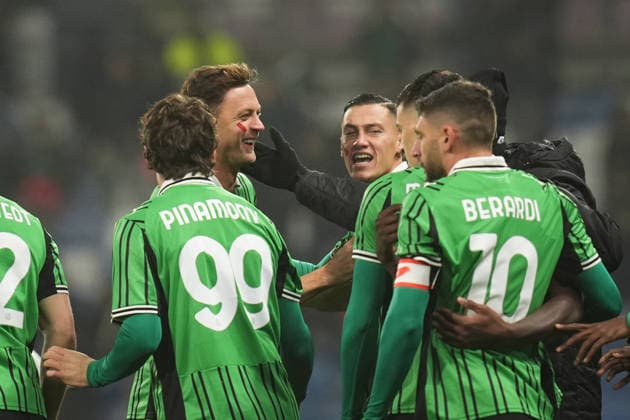 Sassuolo™s Nemanja Matic celebrates after scoring the 1-1 goal for his team during the Serie A soccer match between Sassuolo and Pisa at the Mapei Stadium CittÃ del Tricolore in Reggio Emilia, north Italy - Monday, November 24, 2025 - - Soccer -  Copyright: xMassimoxPaolone LaPressex