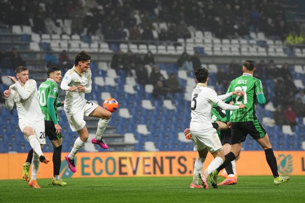 SassuoloÕs Nemanja Matic goal 1-1 during the Serie A soccer match between Sassuolo and Pisa at the Mapei Stadium Cittˆ del Tricolore in Reggio Emilia, north Italy - Monday, November 24, 2025 - - Soccer -  Copyright: xMassimoxPaolone LaPressex