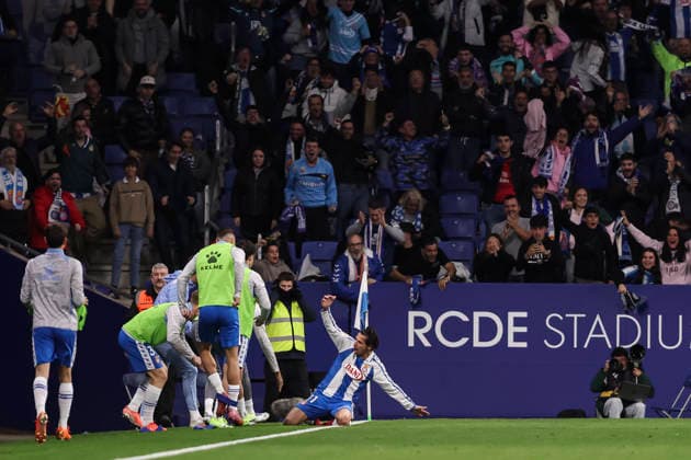 November 24, 2025, Cornella, Barcelona, SPAIN: Pere Milla of RCD Espanyol celebrates a goal with teammates during the Spanish league, La Liga EA Sports, football match played between RCD Espanyol and Sevilla FC at RCDE Stadium on November 24, 2025 in Cornella, Barcelona, Spain. Cornella SPAIN - ZUMAa181 20251124_zaa_a181_078 Copyright: xJavierxBorregox
