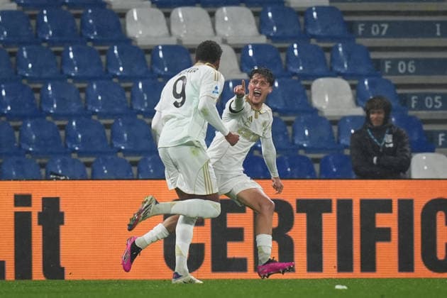 PisaÕs Henrik Meister celebrates after scoring the 1-2 goal for his team during the Serie A soccer match between Sassuolo and Pisa at the Mapei Stadium Cittˆ del Tricolore in Reggio Emilia, north Italy - Monday, November 24, 2025 - - Soccer -  Copyright: xMassimoxPaolone LaPressex
