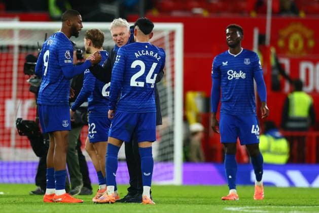 Everton manager David Moyes and Beto celebrate at full-time Manchester United, ManU v Everton, Premier League, Football, Old Trafford, Manchester, UK - 24 Nov 2025Manchester Old Trafford United Kingdom EDITORIAL USE ONLY No use with unauthorised audio, video, data, fixture lists, club league logos or live services. Online in-match use limited to 120 images, no video emulation. No use in betting, games or single club league player publications. Copyright: xPaulxCurrie Shutterstockx 15918214dv