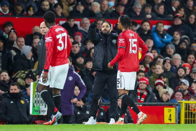 Manchester United, ManU v Everton, Premier League Manchester United Manager Head Coach Ruben Amorim reacts and gestures during the Manchester United v Everton Premier League match at Old Trafford, Manchester, England on 24 November 2025 Credit: Phil Duncan Every Second Media Editorial use only. All images are copyright Every Second Media Limited. No images may be reproduced without prior permission. All rights reserved. Premier League and Football League images are subject to licensing agreements with Football DataCo Limited. see https: www.football-dataco.com Copyright: xIMAGO EveryxSecondxMediax ESM-1675-0093 PhilxDuncanx xEveryxSecondxMediax