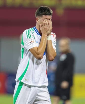Austria v Italy : Semi-final- FIFA U-17 World Cup Qatar 2025 Luca Reggiani of Italy stands dejected following the FIFA U-17 World Cup Qatar 2025 Semi-final match between Austria and Italy in Doha, Qatar, on November 24, 2025. DOHA Qatar Copyright: xNOUSHADxTHEKKAYILx