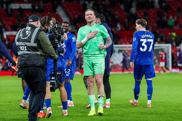 Manchester United, ManU v Everton, Premier League Everton goalkeeper Jordan Pickford (1) celebrates winning during the Manchester United v Everton Premier League match at Old Trafford, Manchester, England on 24 November 2025 Credit: Phil Duncan Every Second Media Editorial use only. All images are copyright Every Second Media Limited. No images may be reproduced without prior permission. All rights reserved. Premier League and Football League images are subject to licensing agreements with Football DataCo Limited. see https: www.football-dataco.com Copyright: xIMAGO EveryxSecondxMediax ESM-1675-0122 PhilxDuncanx xEveryxSecondxMediax