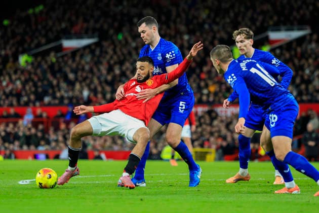 Manchester United, ManU v Everton Premier League 24 11 2025. Noussair Mazraoui (3) of Manchester United and Michael Keane (5) of Everton challenge for the ball during the Premier League match between Manchester United and Everton at Old Trafford, Manchester, England on 24 November 2025. Manchester Old Trafford Greater Manchester England Editorial use only DataCo restrictions apply See www.football-dataco.com , Copyright: xConorxMolloyx PSI-23262-0088